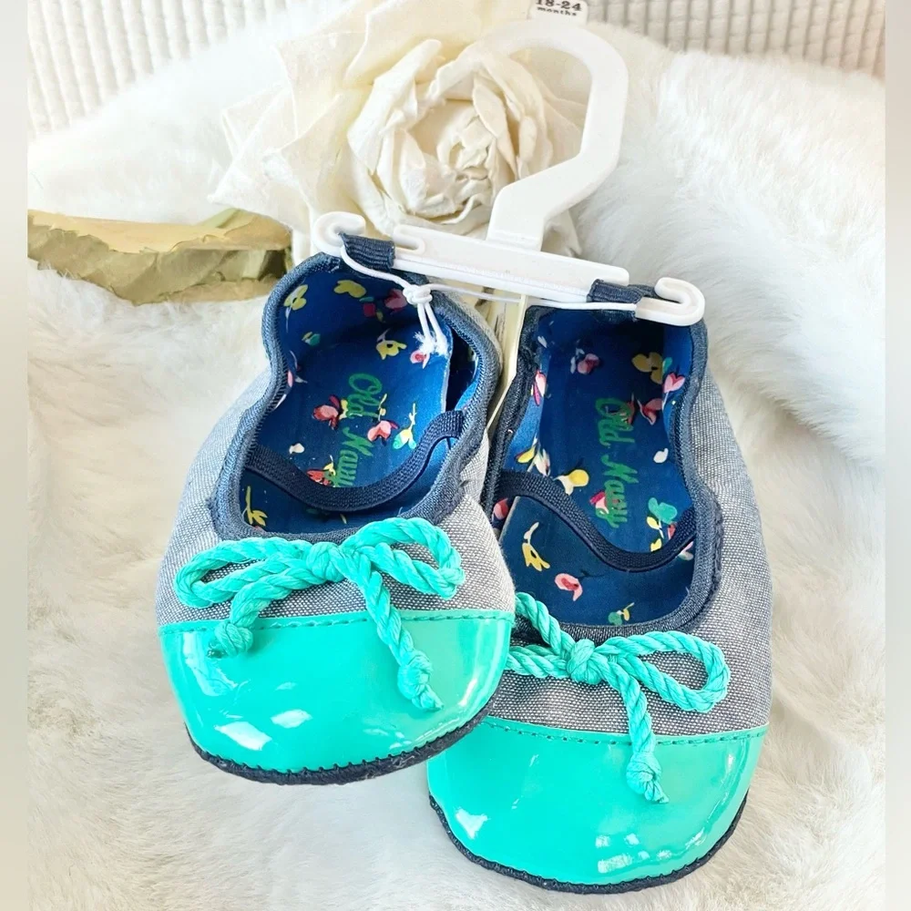 New with tags OLD NAVY BABY SHOES SOFT NAVY WITH AQUA tips and BOW SZ 18-24 MTHS